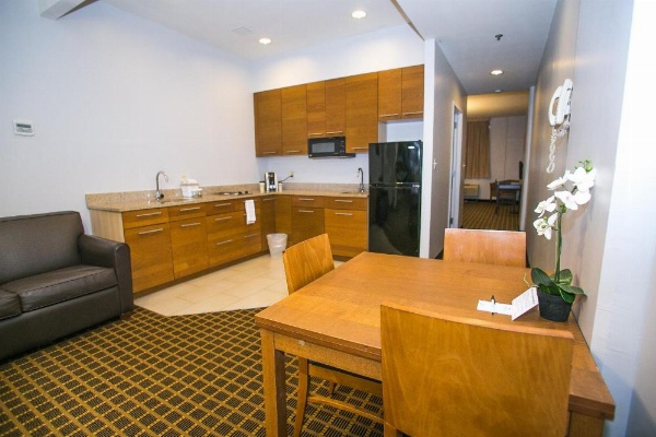 Pointe Plaza Hotel image 26